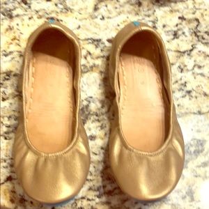 Size 9 gold Tieks